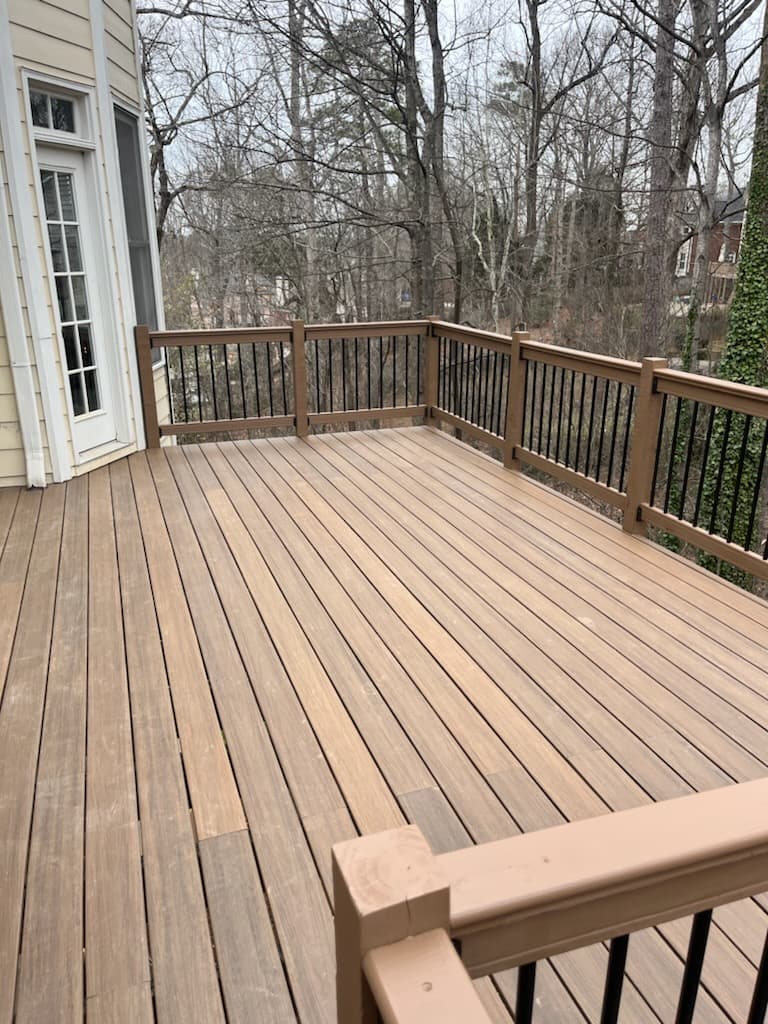 Composite deck with black balusters and a wide staircase